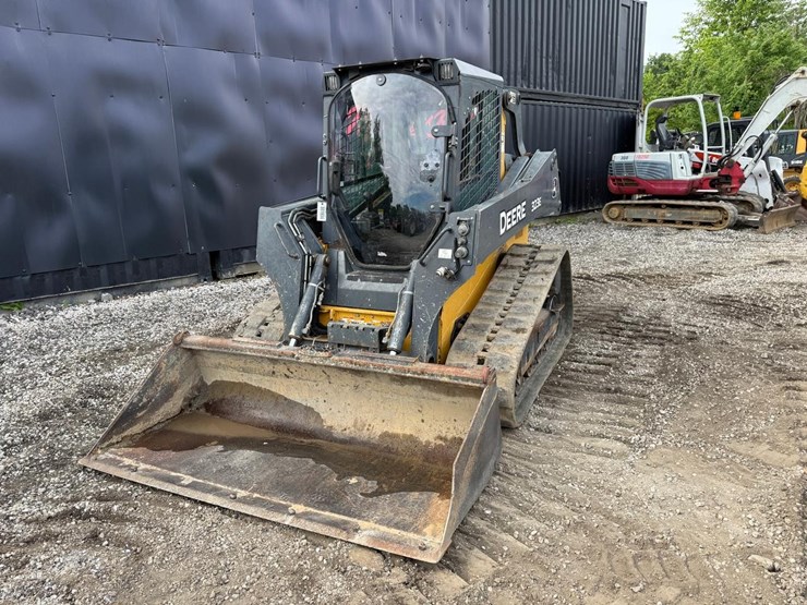 2016-deere-323e-image-8