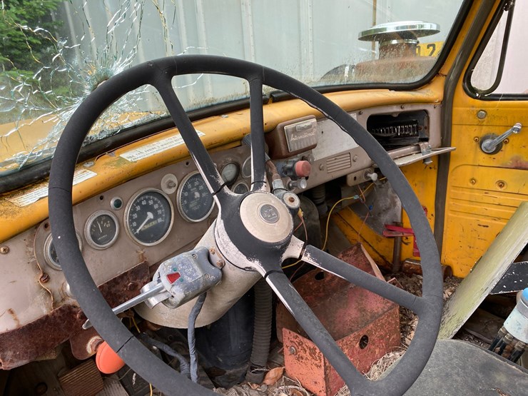 #1632-•-international-harvestor-day-cab-semi-(no-title)-(for-parts-only)-image-7