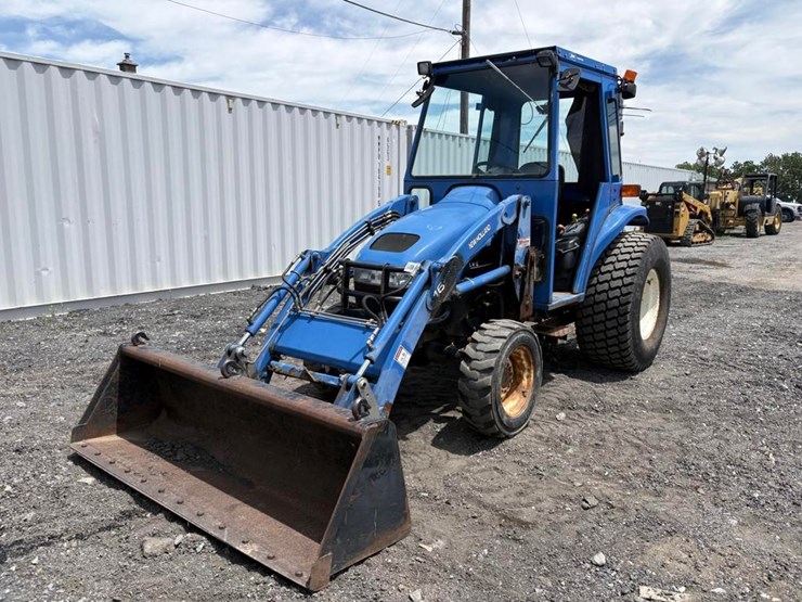new-holland-tc45-image-3