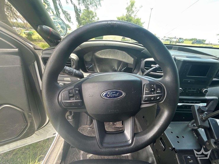 2021-ford-explorer-image-10