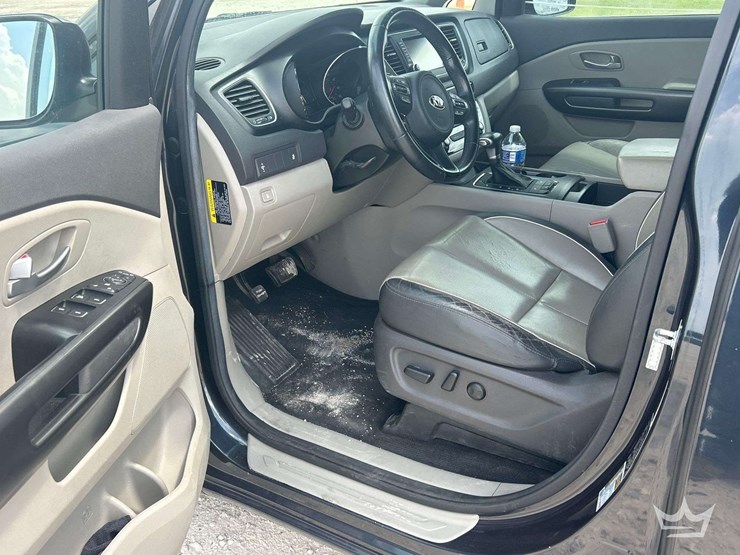 2017-kia-sedona-image-10