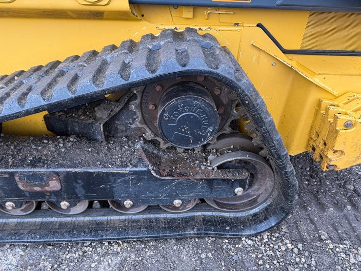 2018-deere-333g-image-19