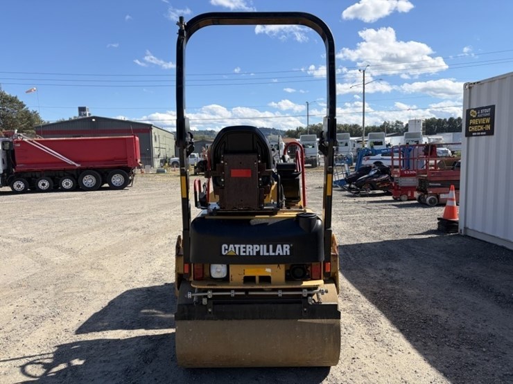 2009-caterpillar-cb24-image-5