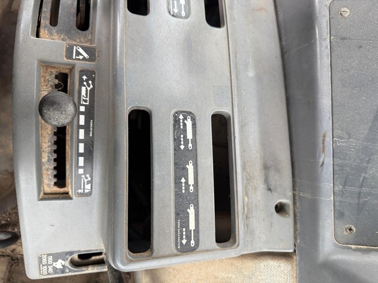 ford-7740-image-24