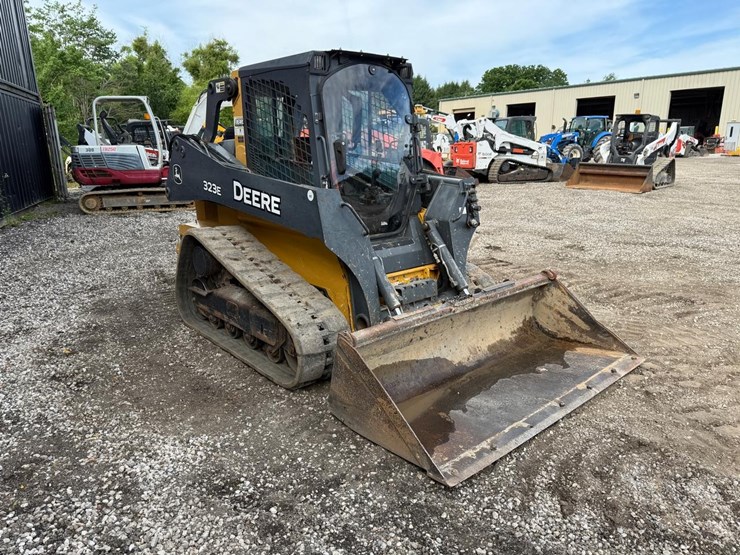 2016-deere-323e-image-6