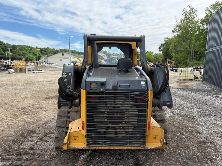 2016-deere-323e-image-3