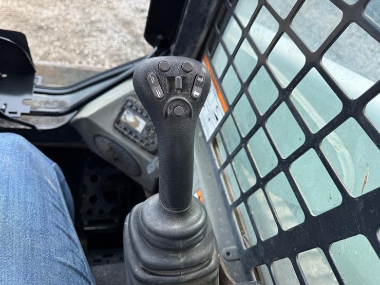 bobcat-t870-image-22