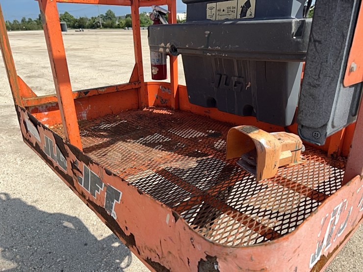 jlg-e300ajp-image-5