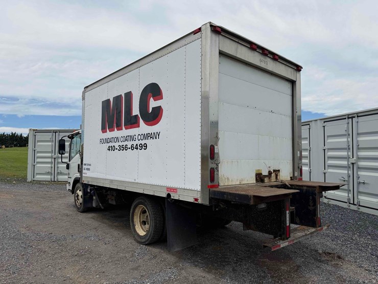 2012-isuzu-nqr-image-3