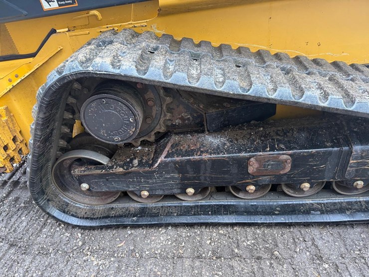 2018-deere-333g-image-13