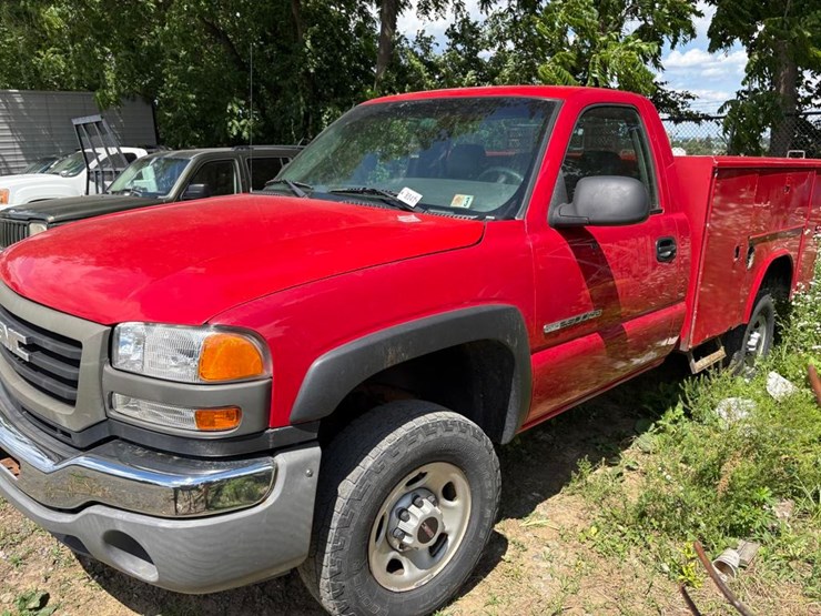 2003-gmc-2500hd-image-2