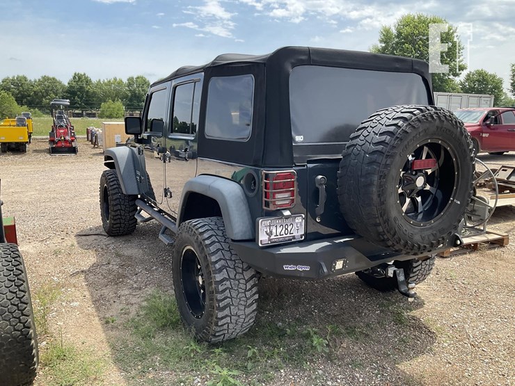 2017-jeep-wrangler-sport-image-3