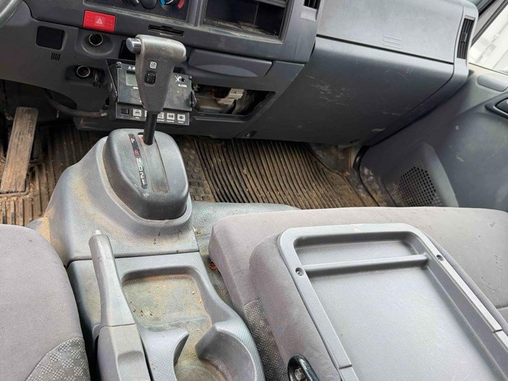 2012-isuzu-nqr-image-14