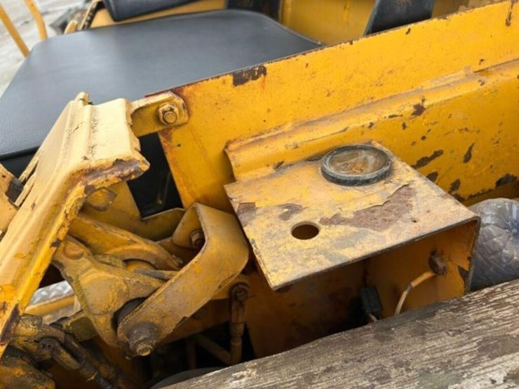 1985-john-deere-450e-image-10