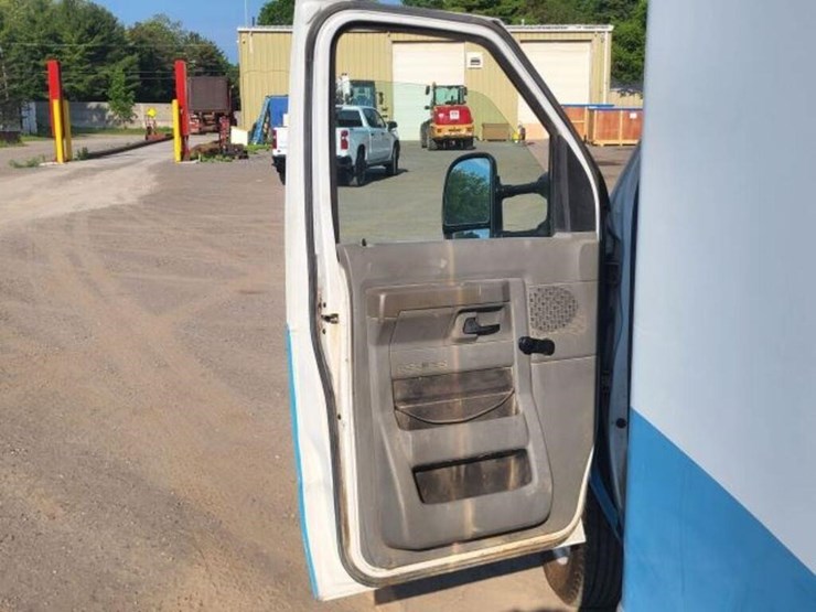 2009-ford-e450-image-29