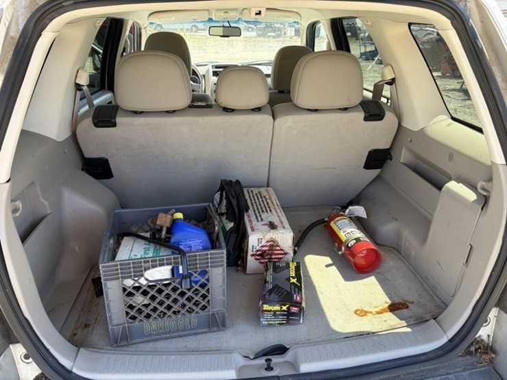 2010-ford-escape-image-19