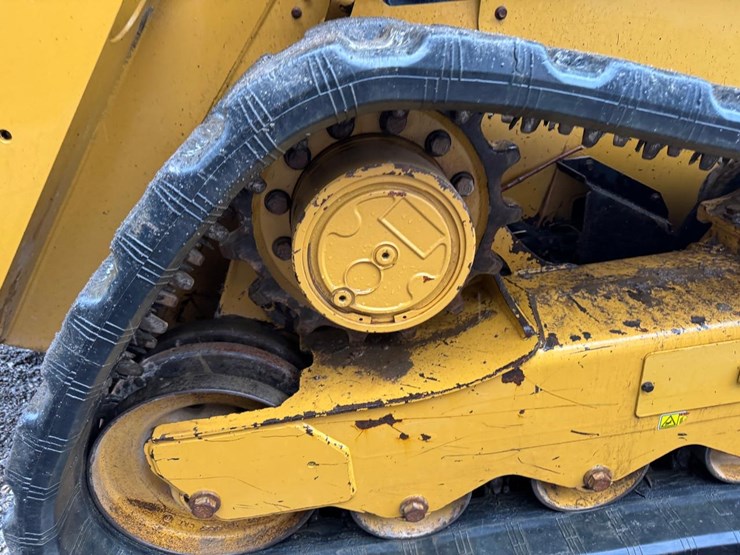 2015-caterpillar-259d-image-21