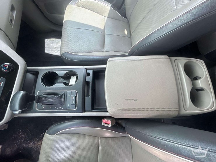 2017-kia-sedona-image-17