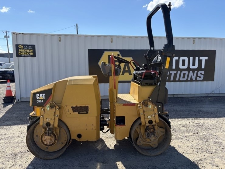 2009-caterpillar-cb24-image-7