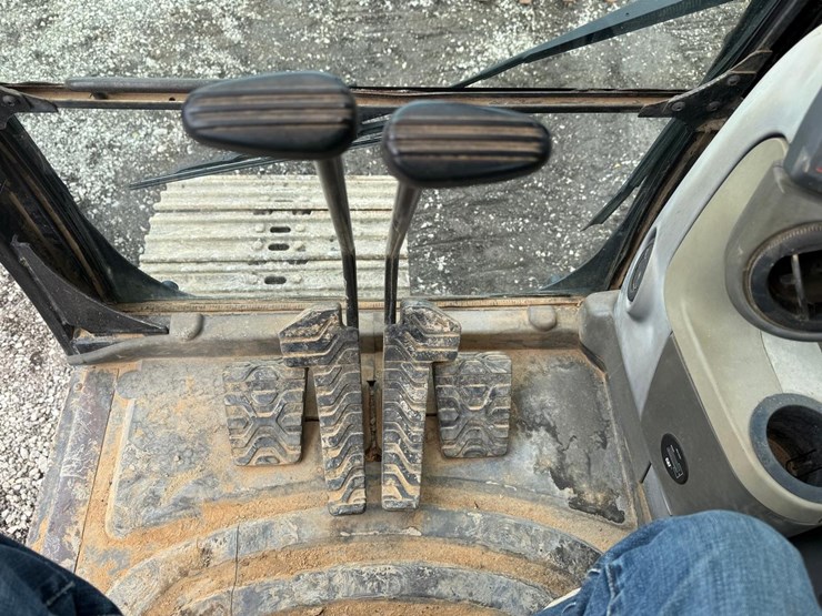 2015-caterpillar-313flgc-image-25