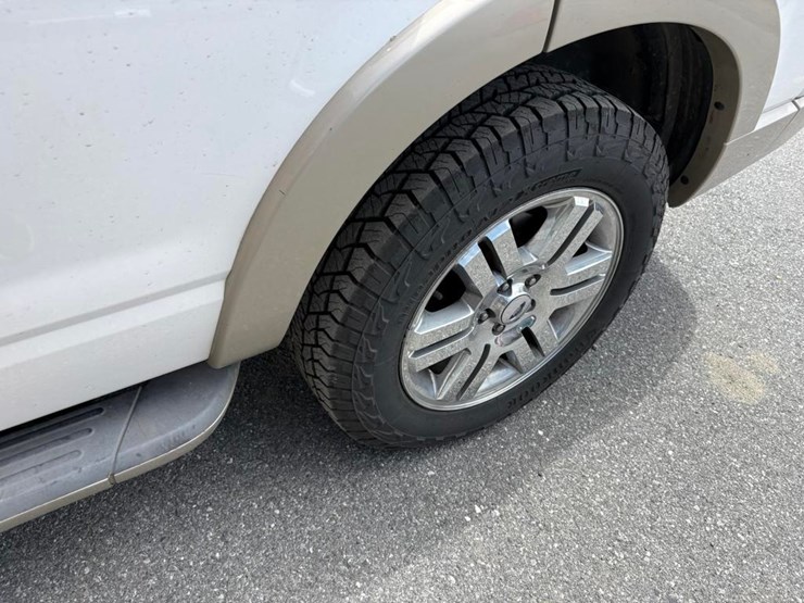 2010-ford-explorer-image-10