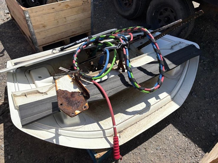 misc-semi-truck-part-image-1