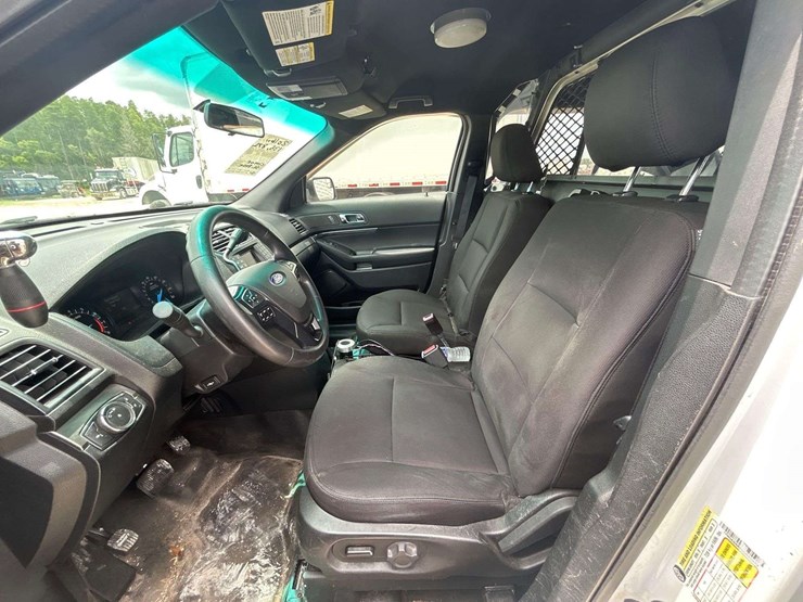 2016-ford-explorer-image-12