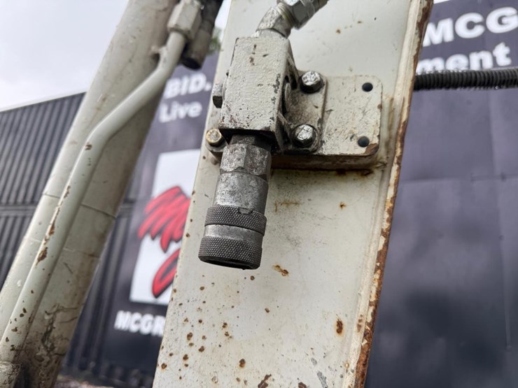 2017-takeuchi-tb230-image-9