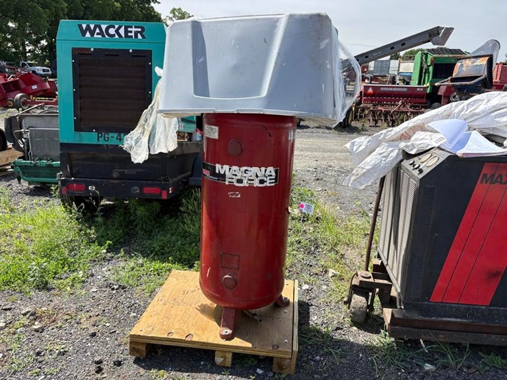 60gal-240v-air-compressor-image-2