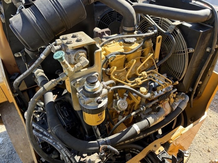 2009-caterpillar-cb24-image-13