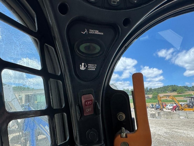 2016-bobcat-t740-image-24