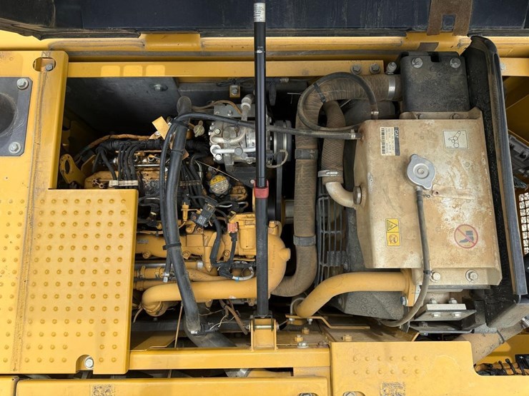 2015-caterpillar-313flgc-image-15