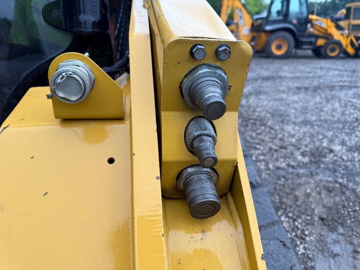 2022-caterpillar-299d3-image-11
