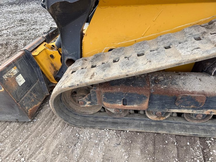 2016-deere-323e-image-17