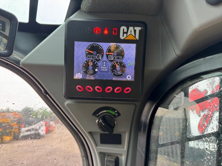 2015-caterpillar-259d-image-26