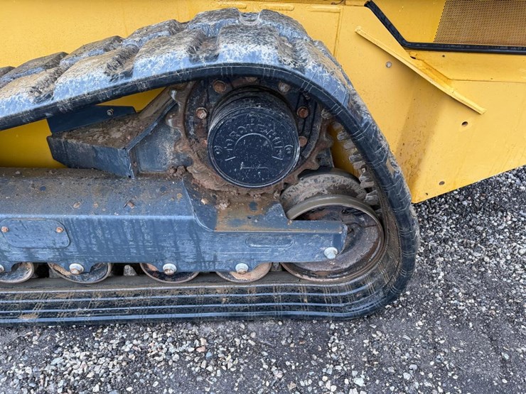 2021-deere-331g-image-19