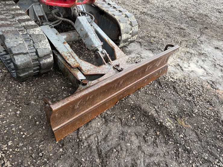 2017-takeuchi-tb230-image-10