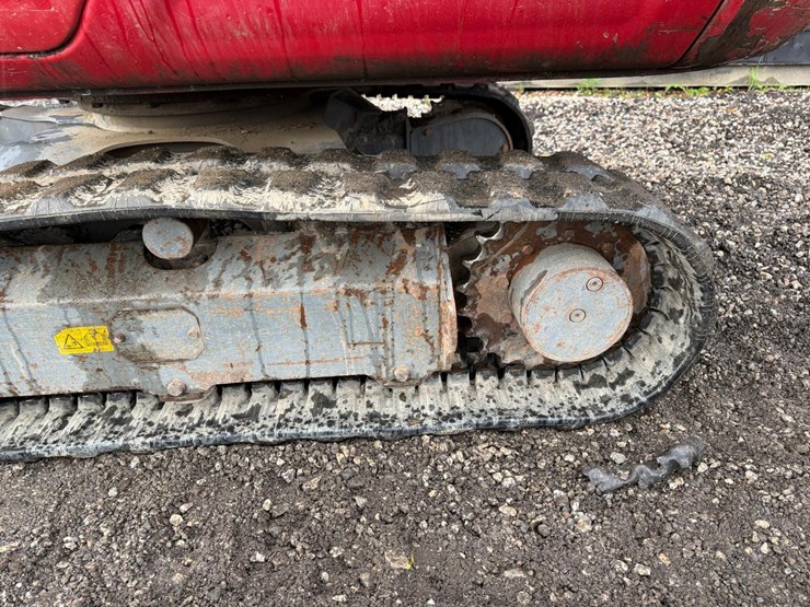 2017-takeuchi-tb230-image-18