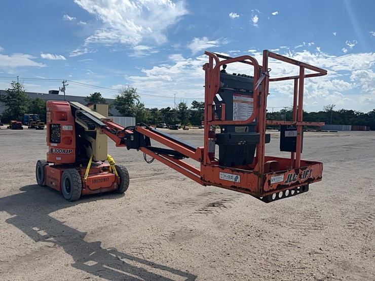jlg-e300ajp-image-2