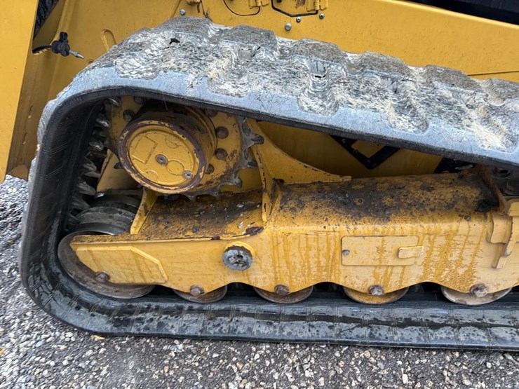 2022-caterpillar-299d3-image-13