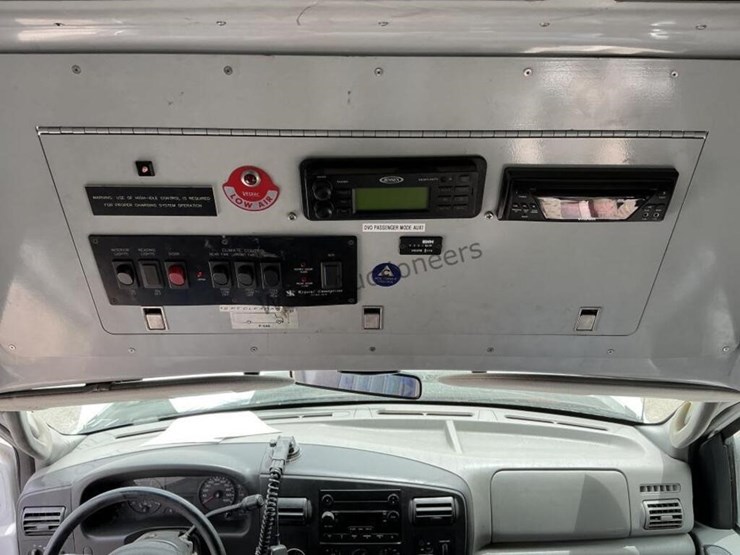 2007-ford-f550-image-25