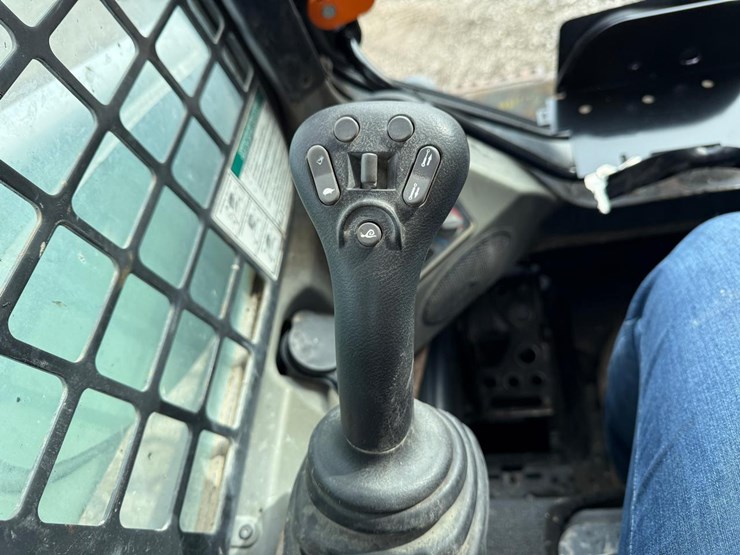 bobcat-t870-image-28