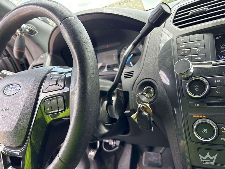 2017-ford-explorer-image-15