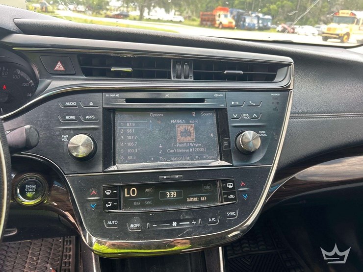 2015-toyota-avalon-sedan-image-16