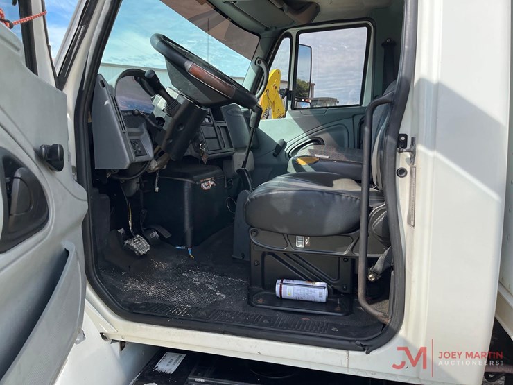 2004-international-durastar-4300-image-12