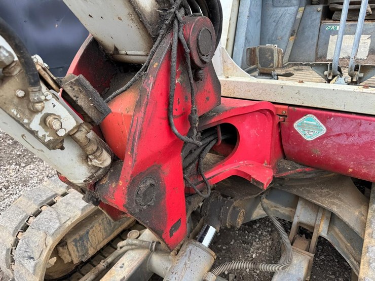 takeuchi-tb250-image-14