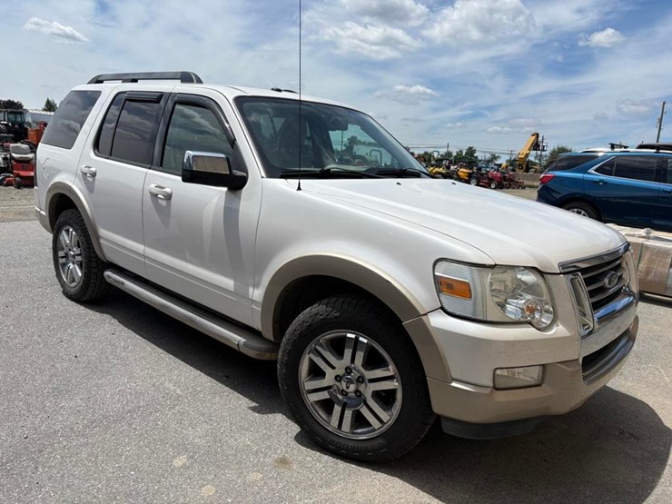 2010-ford-explorer-image-1