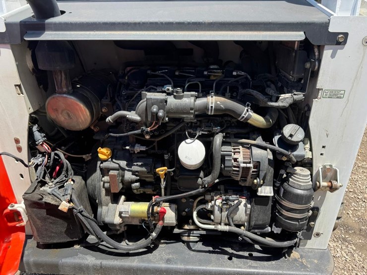 2016-bobcat-t740-image-17