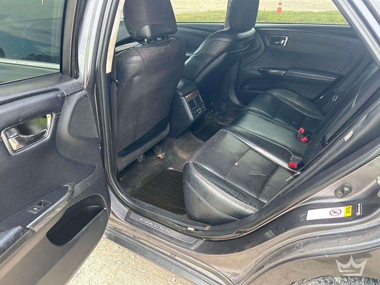 2015-toyota-avalon-sedan-image-21