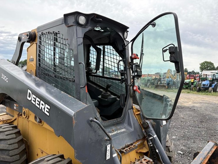 deere-330g-image-22
